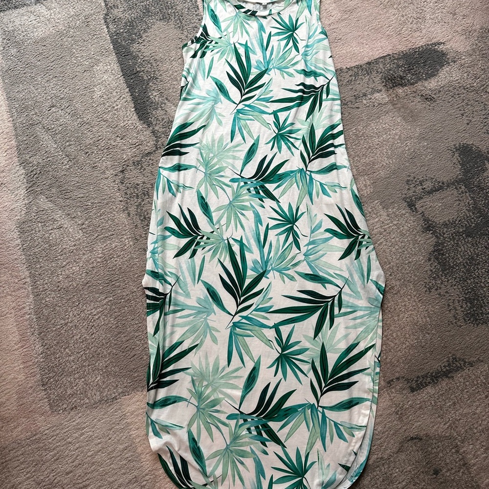 New (without tags) Tropical Leaf Print Maxi Dress in Green and White